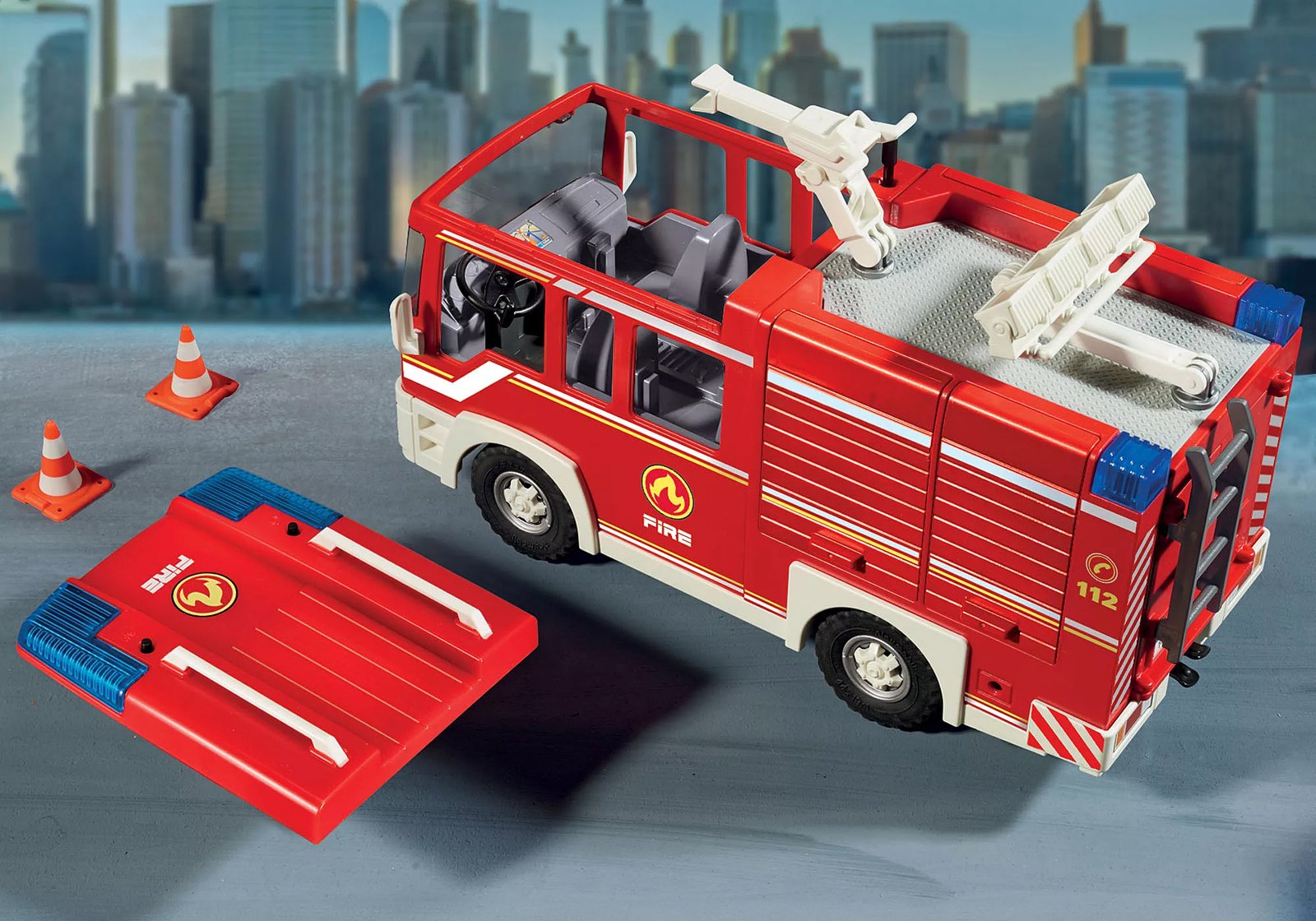 Playmobil 71603 50th Years Fire Rescue Mega Set ของเล่นบทบาทสมมติ 50 ปี เซ็ตสถานีและรถดับเพลิง - Image 7